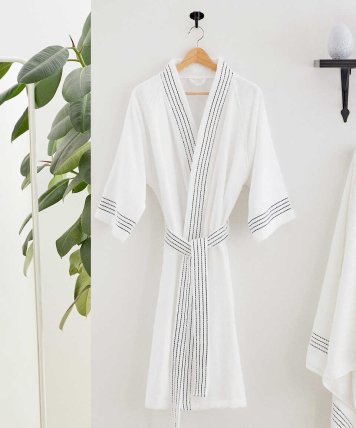 Maisonette - SUBTLE STITCH BATHROBE